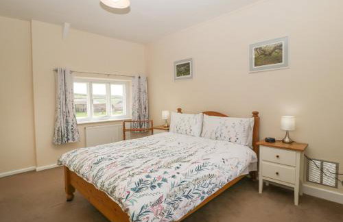 2 Court Farm - Photo 14