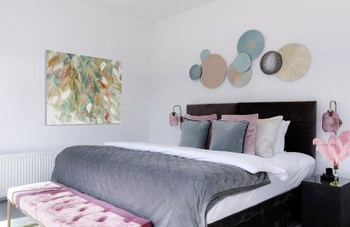 Divine Views from a Breathtaking LuxXe City Penthouse for a Gracious Life Style - Photo 22