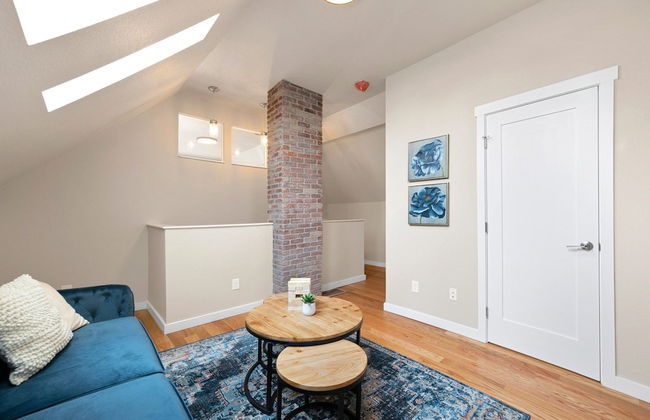 Bright and Stylish Home Great Central Location! - Foto 14