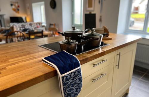 Spacious 4 Bedroom Farmhouse - Photo 23