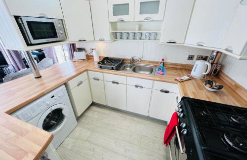 2 Bedroom Lodge TH35, Nodes Point, St Helens, Isle of Wight - Photo 11