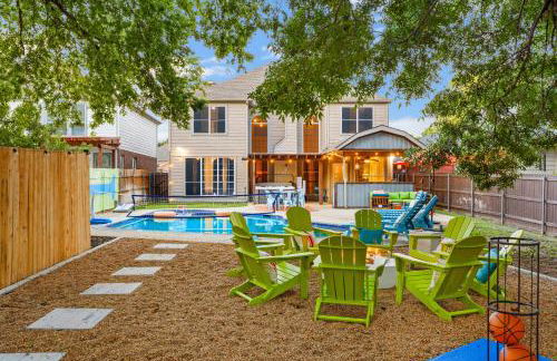 Resort Style Backyard Pool Pickleball Court - Foto 66