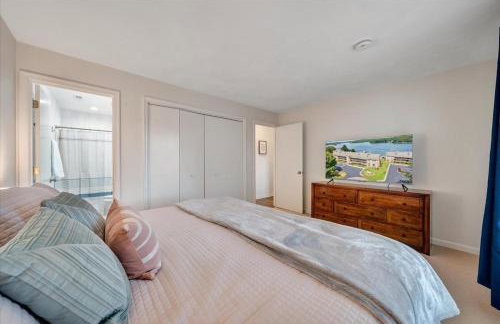 Lake Vibes - Pet Friendly Lakefront Condo! - Photo 21