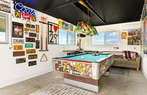 Mid Century Vibes - 2 Min to JTNP - Retro Dive Bar - View - Foto 32