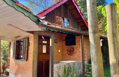 Chalé 2 Alto na Montanha, com garagem coberta - Foto 6