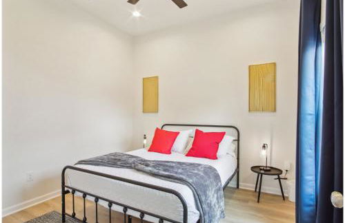 3BR-2BA Cityscape Haven with Panoramic Tower View - Foto 26