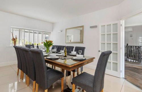 Stunning Property Seaviews, Private Pool & Parking - Photo 49