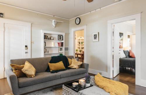 Holiday Group Winter Retreat at 4BR Victorian Home in UT Campus& Downtown - Foto 31