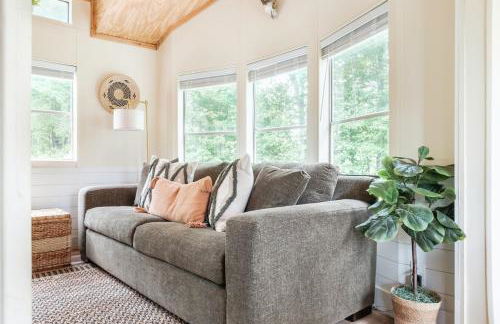 Mountain View Bungalow Near Breweries, Trails, Pool and Waterfalls - Foto 8