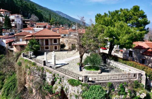 Το ΦΑΡΑΓΓΙ ΤΟΥ ΠΑΡΝΑΣΣΟΥ 4 - Foto 14