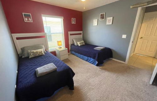 3 Bedroom Villa with Poolside Cinema and Games Room Close to theme Parks sleeps 6 - Photo 29