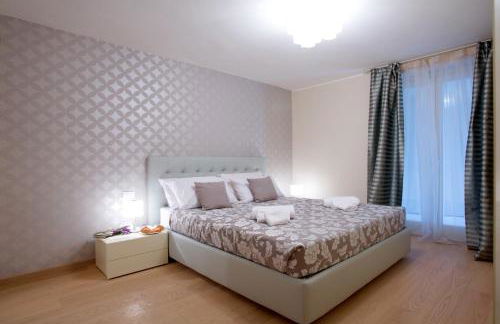 State of the art home suite with 180 degree panoramic lake view, pool and spa sleeping up to 10 guests by Italian Apartments - Foto 26