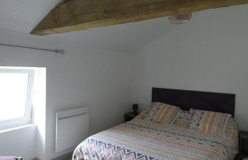 Maison rénovée en pleine campagne avec terrain, terrasse et équipements familiaux - FR-1-426-157 - Foto 6