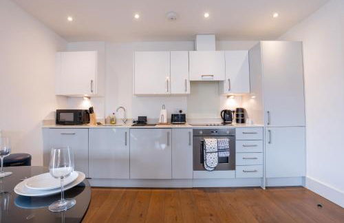 FREE fast Wi-Fi, Netflix & Large Lounge & Balcony! - Foto 12