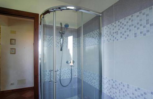 Gorgeous Home In Monterubbiano With Private Swimming Pool, Can Be Inside Or Outside - Foto 29