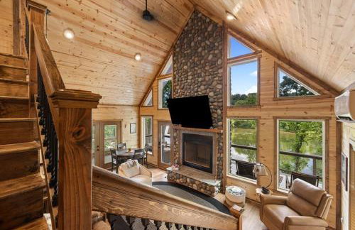 Riverside Oasis with Stunning Views, Cozy Firepit! - Photo 7