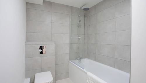 2BR, smart TV, self check-in, coffee machine - Foto 3, Shower