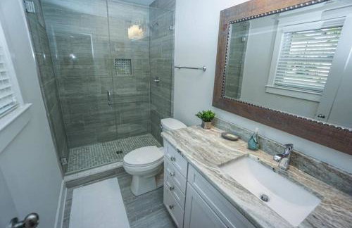 Beautiful, Modern Getaway in Historic Downtown Beaufort - Foto 17