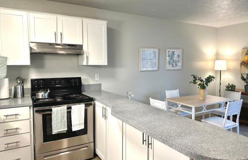 Cozy One-Bedroom Haven with Big Balcony - Foto 9