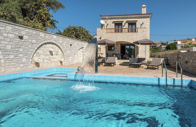 Luxurious Villa With Private Pool, Near a Couple of Restaurants & Sandy Beach - Foto 16