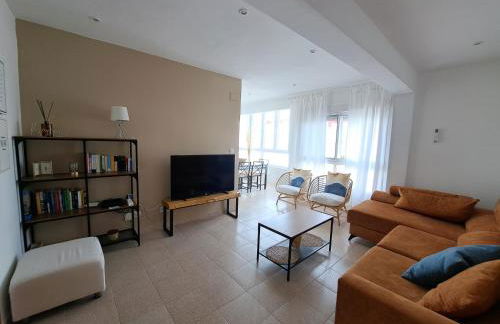 Ático primera línea de playa con vistas al Mar-Climatizado-Wifi-Parking-Solo familias - Foto 3