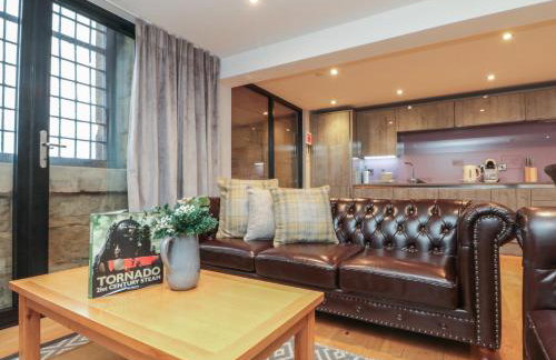 Tornado Engine Shed - Photo 5