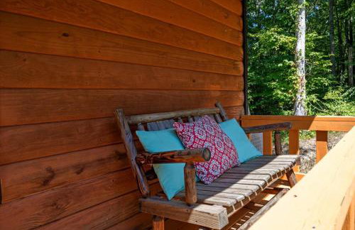 The Heartwood Hideaway-Charming Cabin Getaway-Trails, Creek, and Starry Nights - Foto 74