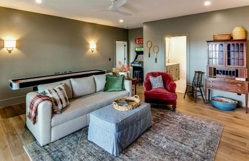 Deck and Mountain Views Black Chalet in Glenville - Foto 20