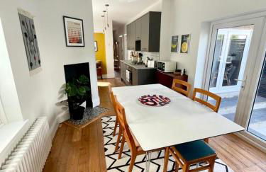 Flat1Hove- renovated, 2BR, patio, beach, free onsite parking - Foto 1