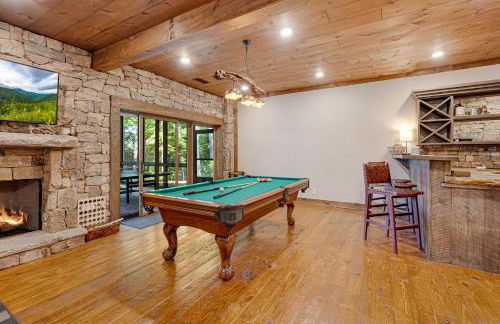 Copperline Lodge - Luxury Creekside Retreat - Creekside Views, Hot Tub, Game Room, Outdoor Fireplaces, Chef Kitchen, Fire Pit - - Foto 36