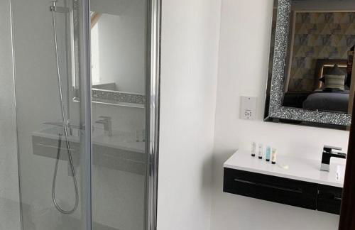 Sunset Studio Apartments - Photo 4