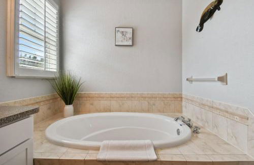 Tampa Private Large House, Game Room & Backyard - Sleeps 12, 4bdr, 3bth, Quiet Community, Near Everything in Tampa & St Pete - Foto 53