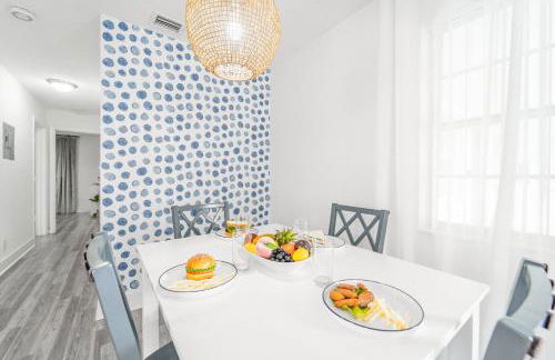 Family & Friends Retreat - Sleeps 19 - PalmWaveStays - Foto 6