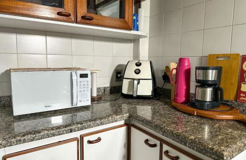 Apartamento com vista pro mar no Centro de Ubatuba - com estacionamento 2 quartos e cozinha completa - Foto 27