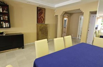 Bonito piso con jardines y piscina - Foto 15