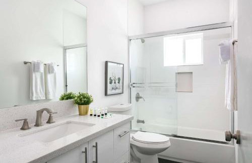 Central 4BR Townhome Modern Perks - Foto 21