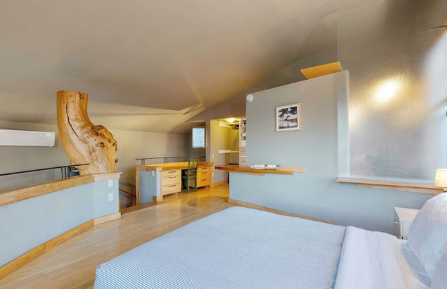 Deck Views, Fire Pit, Pool, 3 Mins to Beach Madrona Tree Retreat by Avantstay - Foto 25