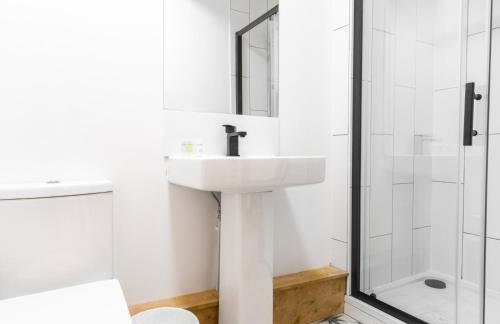 Spacious Loft Apartment - Smart TV - WiFi - On Street Parking 1NT - Foto 23