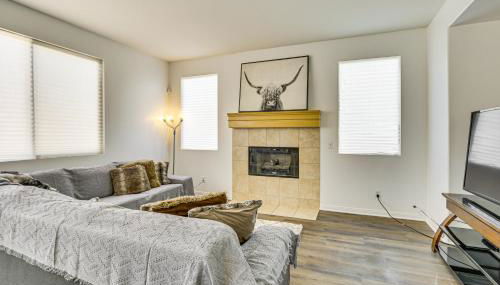 Pool Table and Charcoal Grill Home in Victorville! - Foto 2