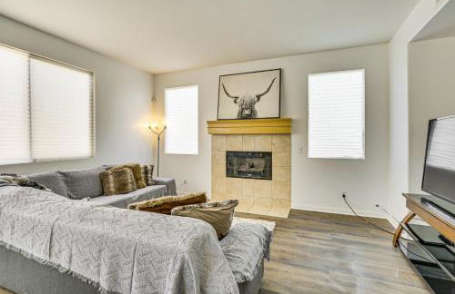 Pool Table and Charcoal Grill Home in Victorville! - Foto 2