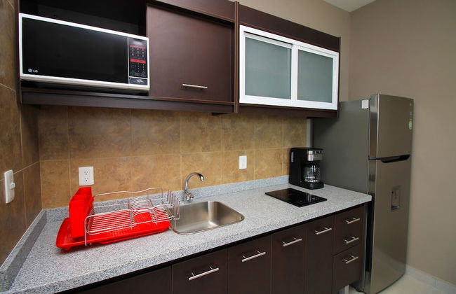 Riviera Towers 2BR & Pool - Foto 10