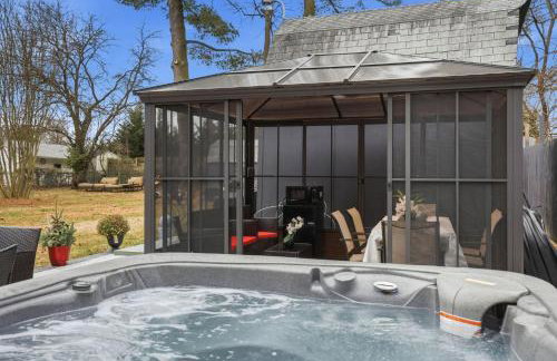 Stylish Hot Tub Retreat with Ping Pong home - Foto 30