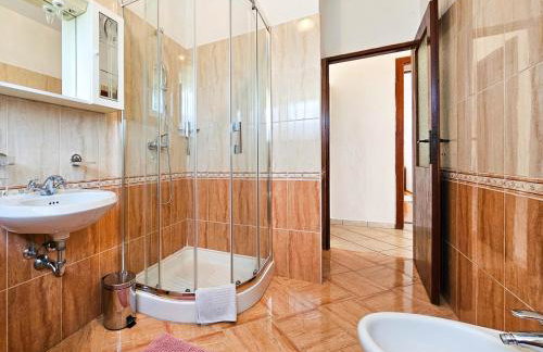 Stelia F. - Photo 12