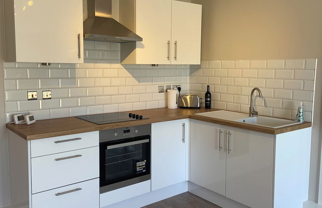 1-bed - Sleeps 2 - Pet Friendly w Parking - Foto 5