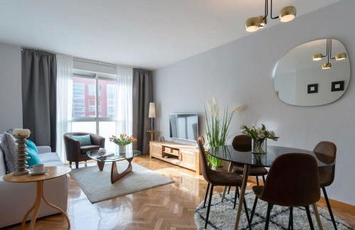 Vivienda con zona de trabajo, piscina y parking - Foto 2