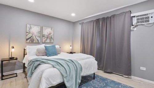 Convenient Mid and Extended Stay Near Airport - Foto 2