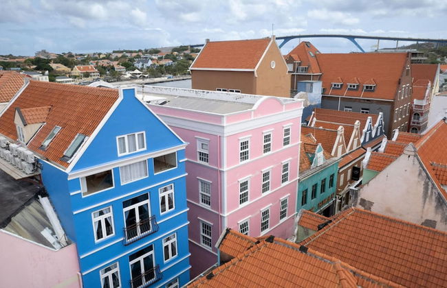 Historic Heartbeat 2BR Townhouse in Central Bliss - Foto 18