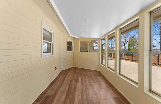 Pleasant Cove Waterfront Getaway With Fire Pit, Deck, and Lake Views - Foto 24