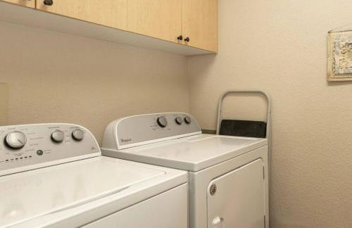 Stunning Mountain Retreat with View and Private Hot Tub - Foto 35