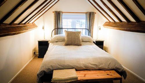 Spacious 4 Bed House Sleeps 8 in Quorn Near Loughborough - Foto 1